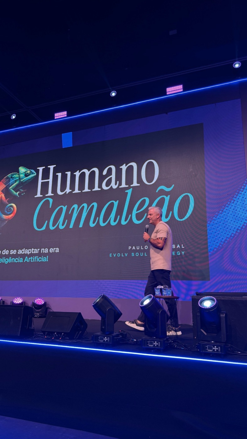 Paulo Al-Assal palestrando em um evento